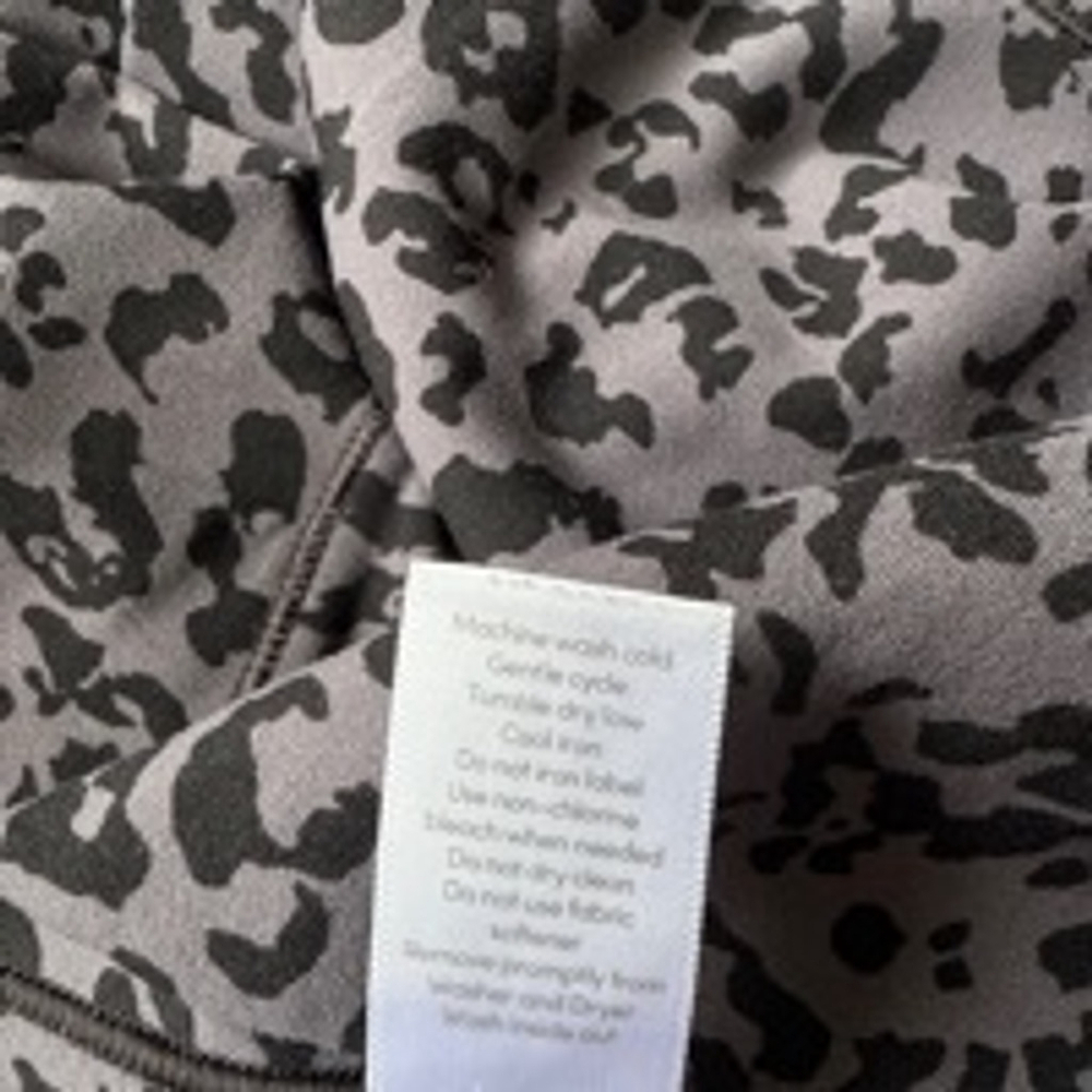 Athleta Salutation Capri size SP small petite animal print breathable - Picture 8 of 10